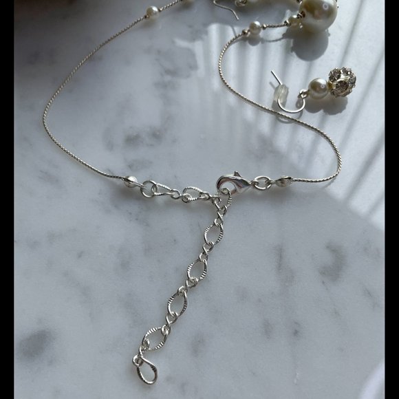 Unsigned Contemporary Pearl & Crystal Necklace & Earrings Set - Picture 3 of 6